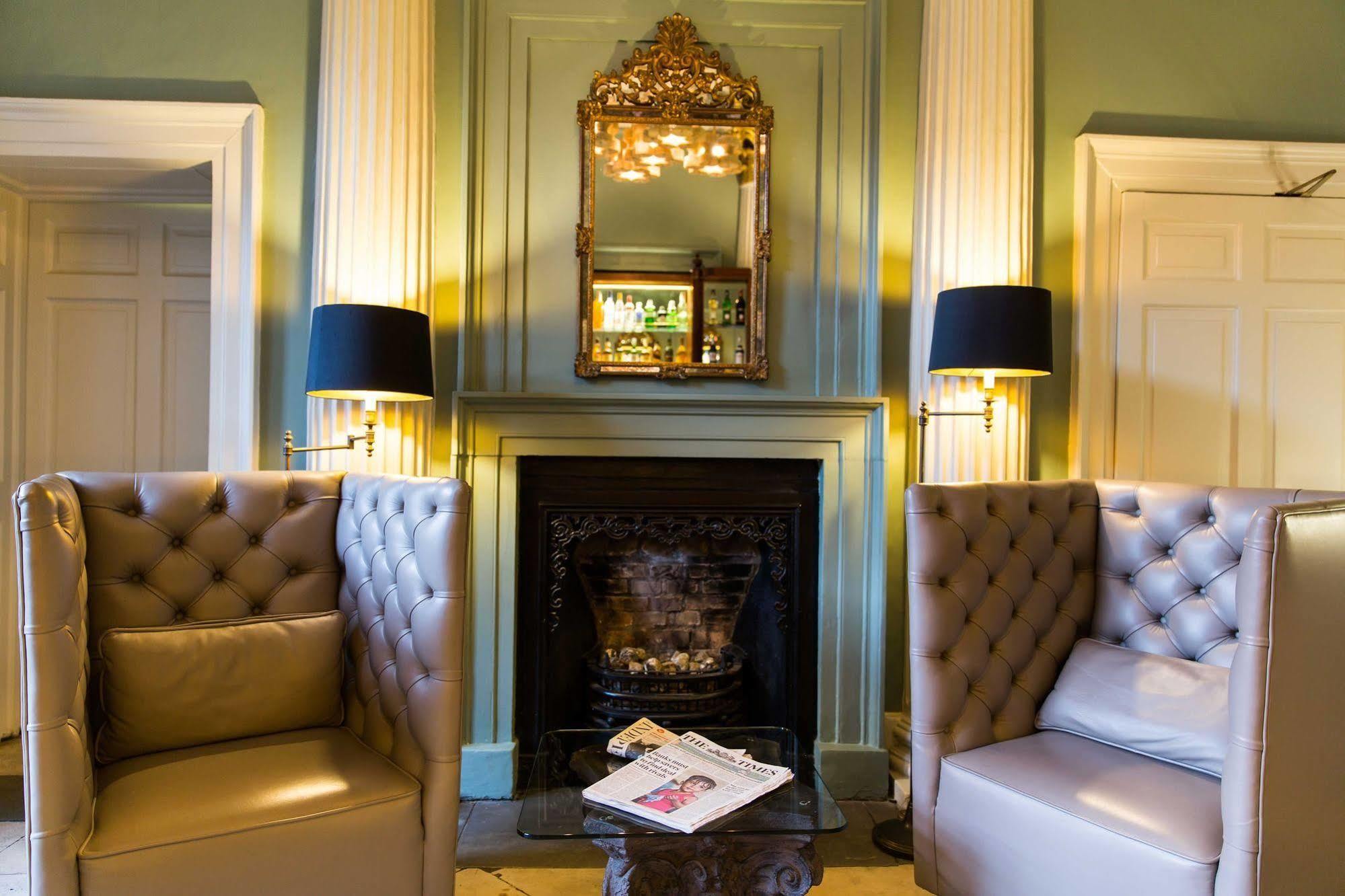 Judge'S Lodging York Kültér fotó The Drawing Room at The Old Bank Hotel